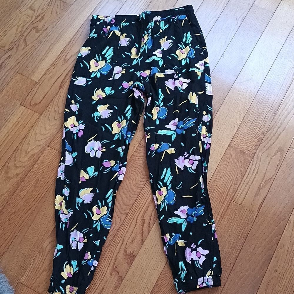 Urban outfitters floral pants sz medium